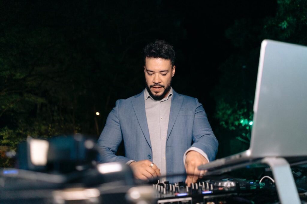 Dj Drey Cerqueira se apresentando em festa de casamento